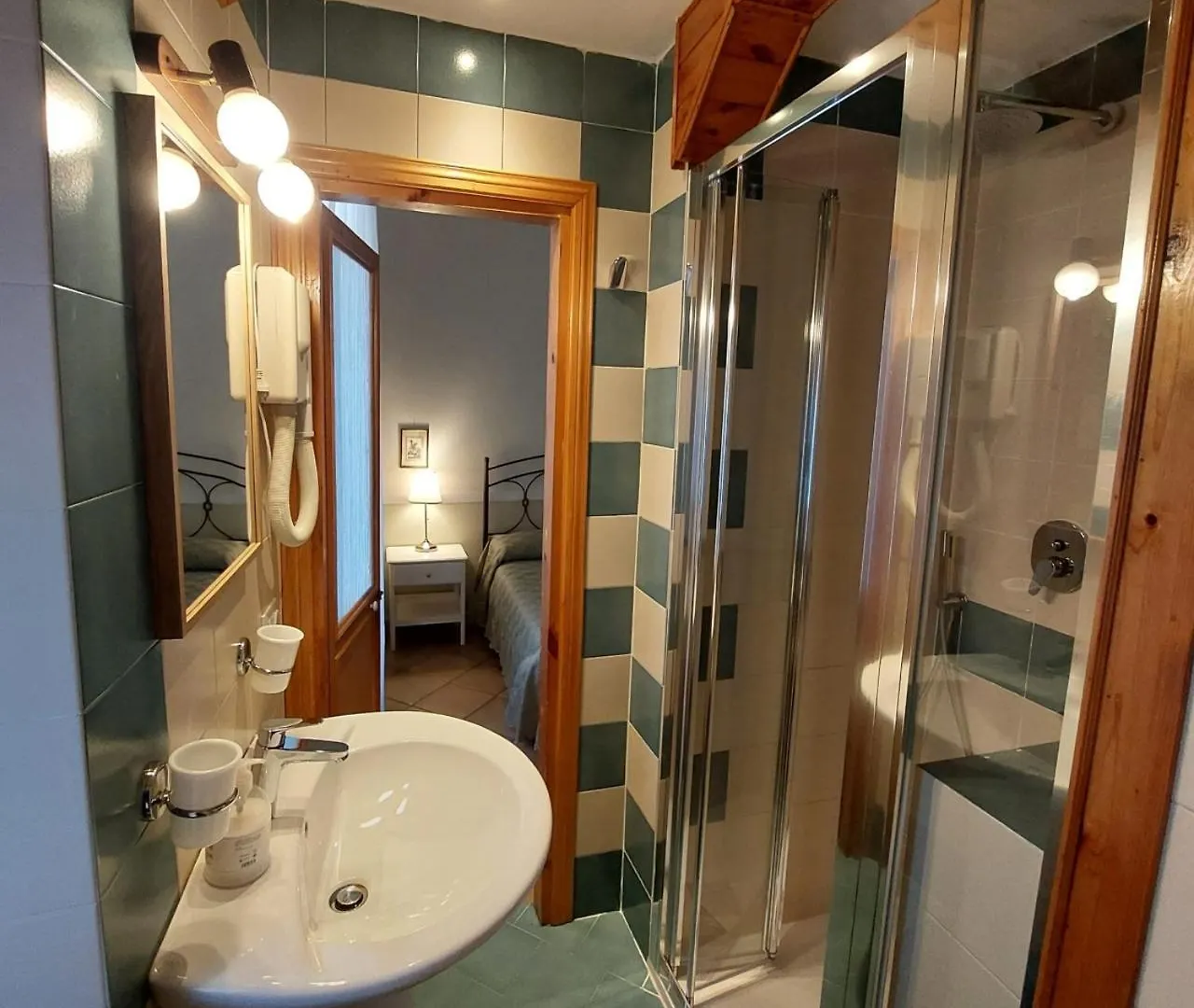 Residenza Maritti Classic Rooms - Ghuesthouse Rome Italy